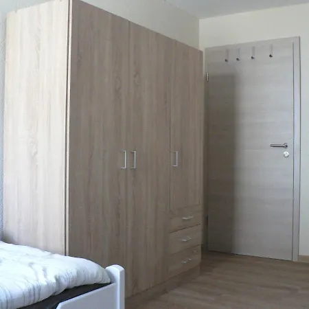 Gaestehaus Haalck Hostel *